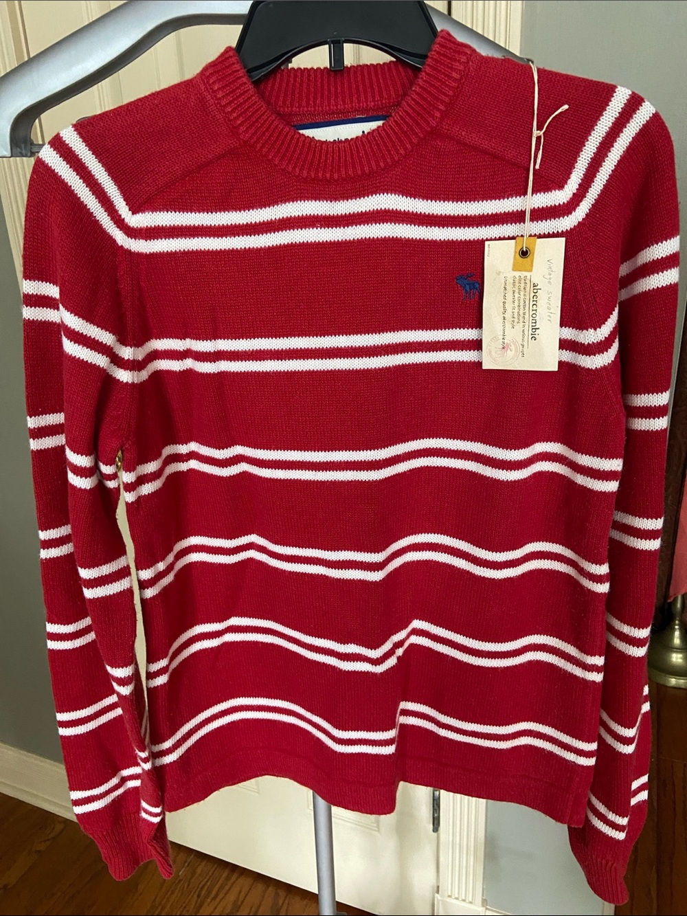 Abercrombie & Fitch Red and White Striped Crew Sweater Boys Size XL